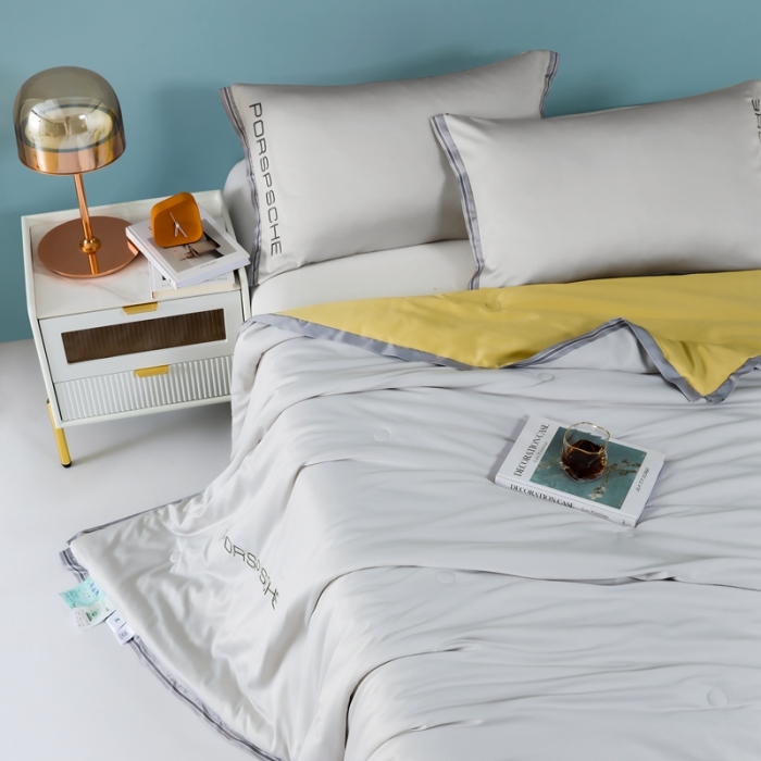 91家纺网 家纺一手货源 找家纺 梦镜 2025新款莱卡天丝刺绣夏凉被 奶黄+浅灰