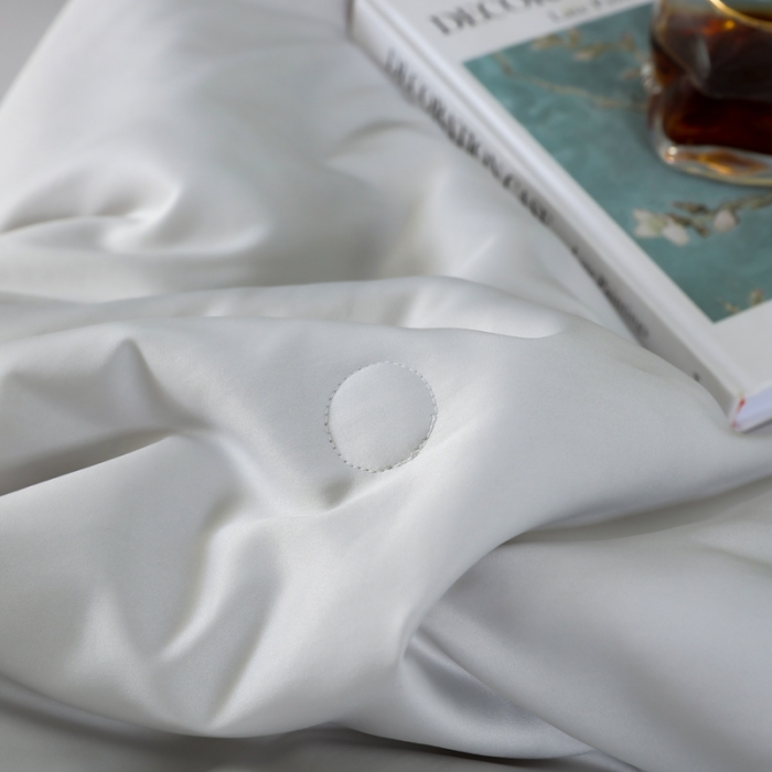 91家纺网 家纺一手货源 找家纺 梦镜 2025新款莱卡天丝刺绣夏凉被 奶黄+浅灰