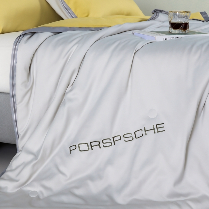 91家纺网 家纺一手货源 找家纺 梦镜 2025新款莱卡天丝刺绣夏凉被 奶黄+浅灰