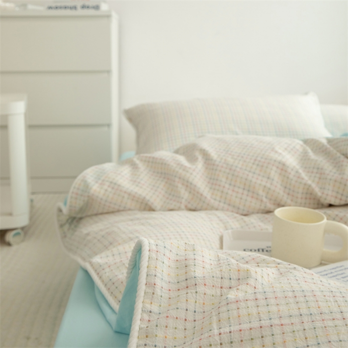 91家纺网 家纺一手货源 找家纺 玛奇朵2022色织提花水洗棉四件套-彩格系列 棚拍图 彩格 蓝