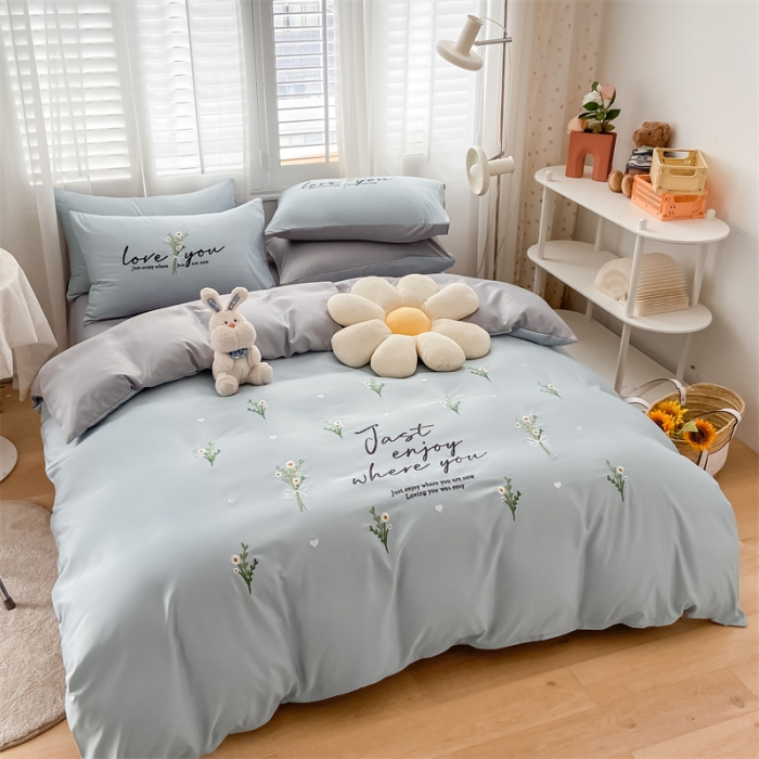 91家纺网 家纺一手货源 找家纺 眠帛 2022新款柔丝棉绣花四件套 伊町繁星蓝