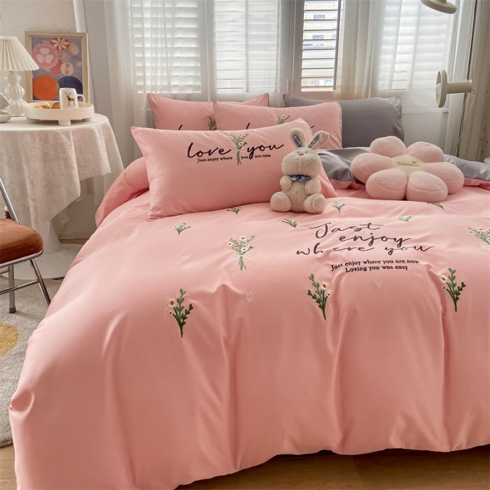 91家纺网 家纺一手货源 找家纺 眠帛 2022新款柔丝棉绣花四件套 伊町奶油粉