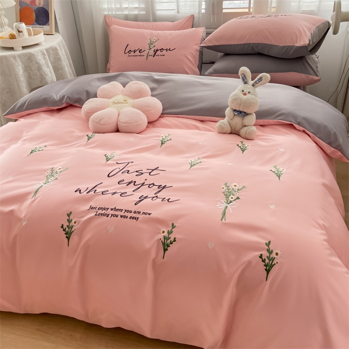 91家纺网 家纺一手货源 找家纺 眠帛 2022新款柔丝棉绣花四件套 伊町奶油粉