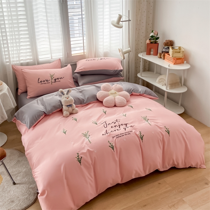 91家纺网 家纺一手货源 找家纺 眠帛 2022新款柔丝棉绣花四件套 伊町奶油粉