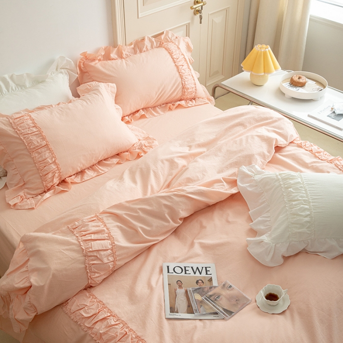 91家纺网 家纺一手货源 找家纺 玛奇朵 新款40s全棉水洗棉花边四件套-恬蜜系列 棚拍图 恬蜜-粉