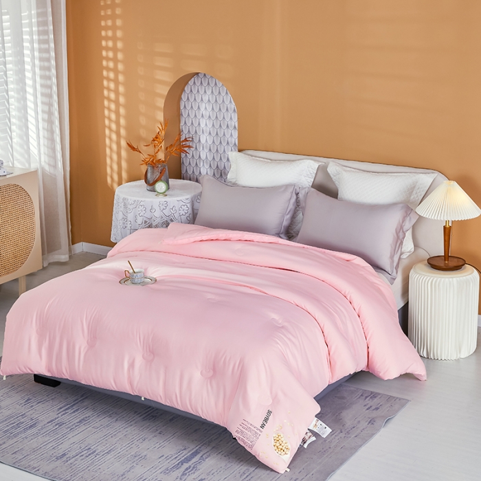 91家纺网 家纺一手货源 找家纺 丽卡家纺 2023新款大豆被春秋被-相亲相爱 相亲相爱大豆春秋被-粉