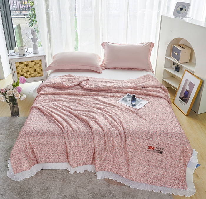91家纺网 家纺一手货源 找家纺 丽卡家纺 2023新款凉感丝小香风大豆夏被 小香风-温柔粉