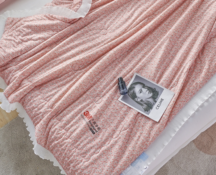 91家纺网 家纺一手货源 找家纺 丽卡家纺 2023新款凉感丝小香风大豆夏被 小香风-温柔粉