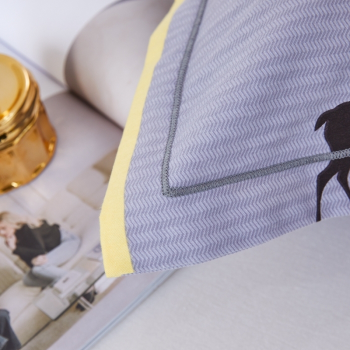 91家纺网 家纺一手货源 找家纺 杜先生新款全棉加厚喷气活性磨毛枕套48*74/对快乐露营-灰