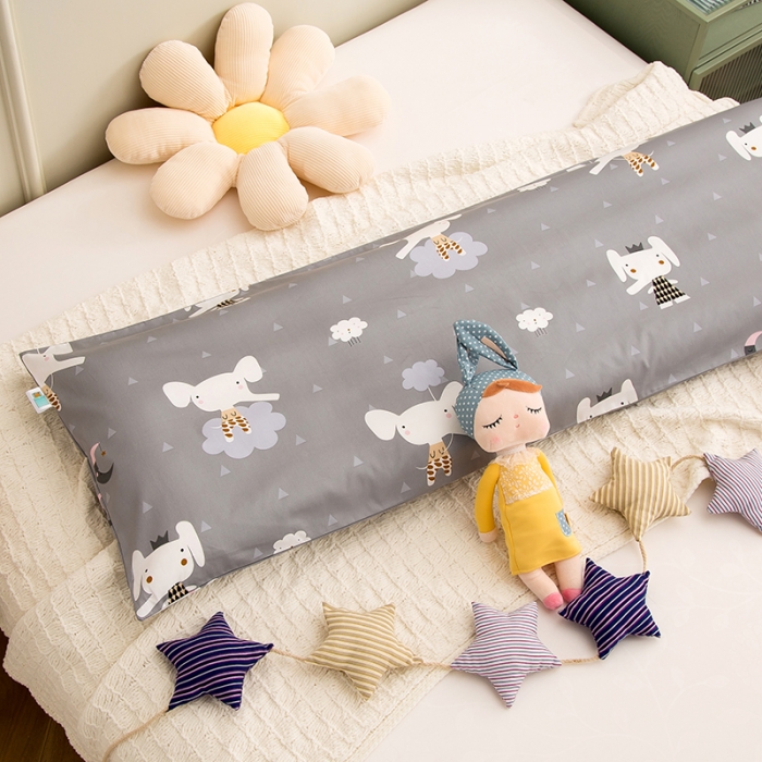 91家纺网 家纺一手货源 找家纺 良佐生活 2022新款A类60支全棉贡缎长枕套灰象宁宁