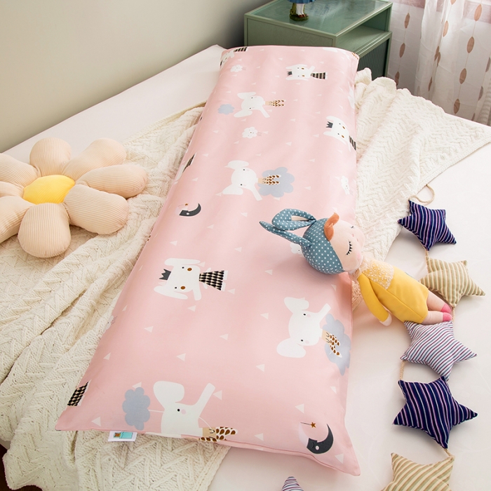 91家纺网 家纺一手货源 找家纺 良佐生活 2022新款A类60支全棉贡缎长枕套粉象安安