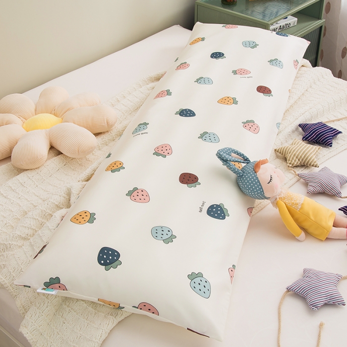 91家纺网 家纺一手货源 找家纺 良佐生活 2022新款A类60支全棉贡缎长枕套草莓小町