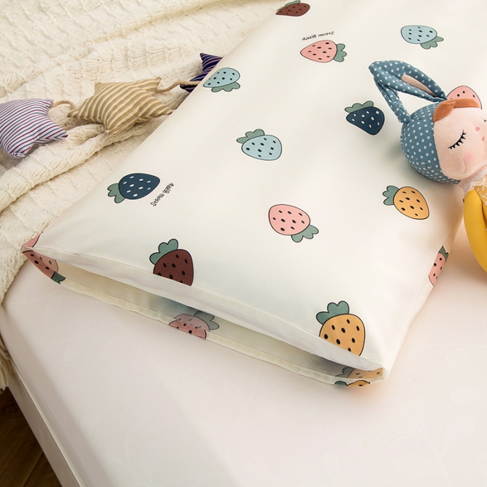 91家纺网 家纺一手货源 找家纺 良佐生活 2022新款A类60支全棉贡缎长枕套草莓小町