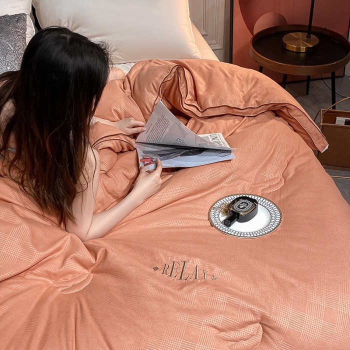 91家纺网 家纺一手货源 找家纺 （总）子由 2022新款德芙绒提花大豆四季被