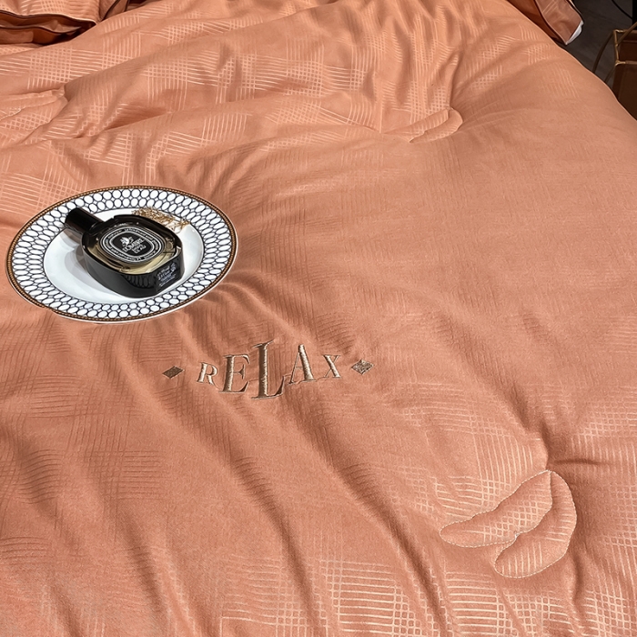 91家纺网 家纺一手货源 找家纺 （总）子由 2022新款德芙绒提花大豆四季被