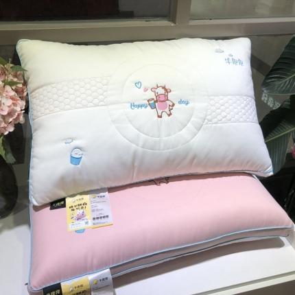 （总）剑桥枕业 2022新款牛抱抱亲肤水洗枕芯