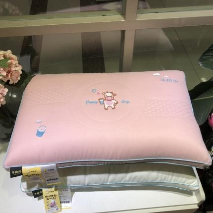 91家纺网 家纺一手货源 找家纺 （总）剑桥枕业 2022新款牛抱抱亲肤水洗枕芯