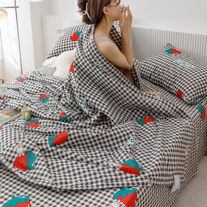 91家纺网 家纺一手货源 找家纺 莱宁被业2022新款13070纯棉抗菌夏凉被全棉夏被四件套 草莓兔