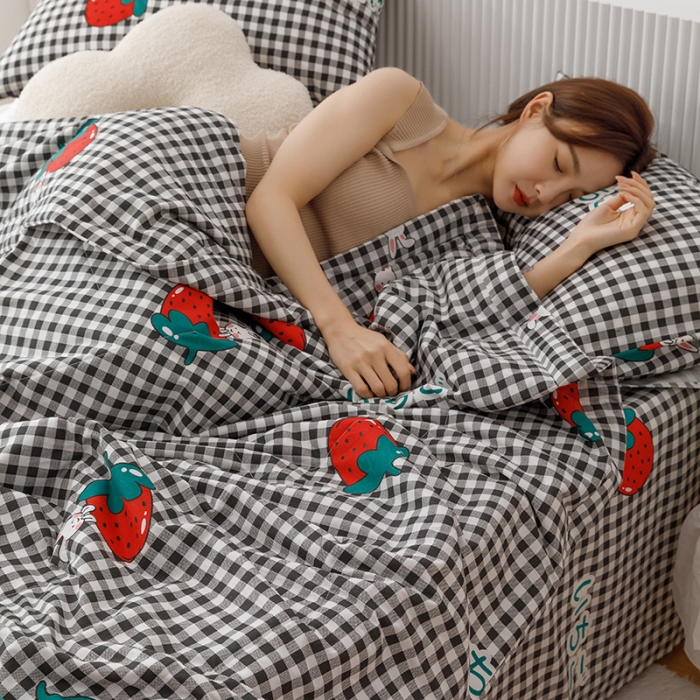 91家纺网 家纺一手货源 找家纺 莱宁被业2022新款13070纯棉抗菌夏凉被全棉夏被四件套 草莓兔