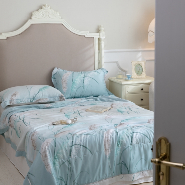 91家纺网 家纺一手货源 找家纺 棉生活家纺 2022新款莫代尔天丝夏被甘棠灰绿