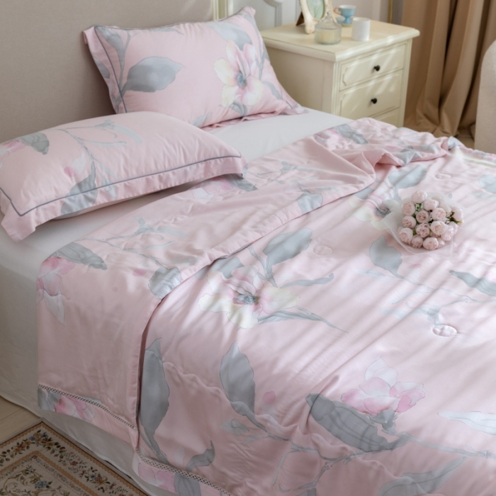 91家纺网 家纺一手货源 找家纺 棉生活家纺 2022新款莫代尔天丝夏被若兮粉