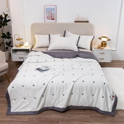 91家纺网 家纺一手货源 找家纺 兄弟坊 2022新款水洗真丝双拼刺绣夏被 爱心-米加灰