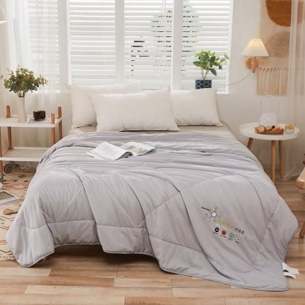 91家纺网 家纺一手货源 找家纺 找底底家纺 2022新款负离子功能性夏被 石枚灰