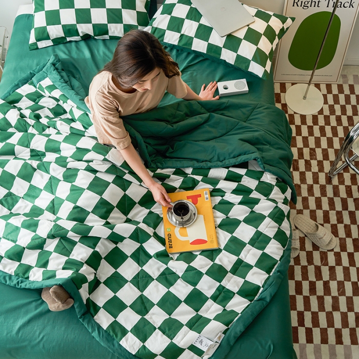 91家纺网 家纺一手货源 找家纺 莱福仕2024新款棋盘格风格夏被四件套 复古绿