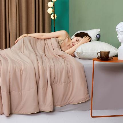 91家纺网 家纺一手货源 找家纺 梦镜 2025新款A类冰淇淋凉感丝夏凉被 米杏