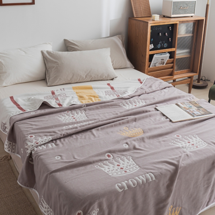 91家纺网 家纺一手货源 找家纺 朴尔 2022年新款抽象风格六层纱布毛巾被 尊贵皇冠-咖