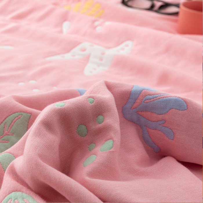 91家纺网 家纺一手货源 找家纺 朴尔 2022年新款卡漫风格全棉六层纱毛巾被 海底世界-粉