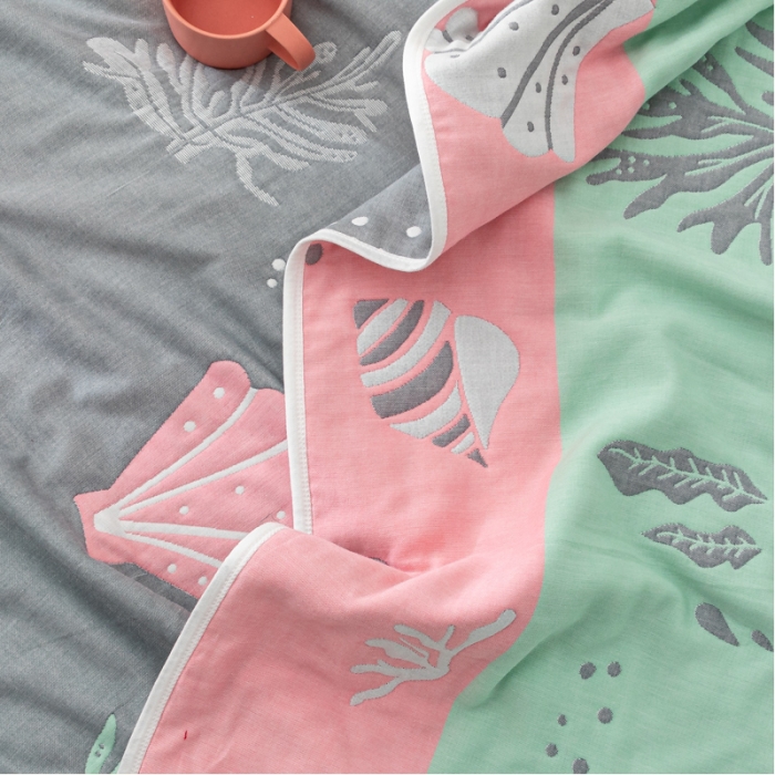 91家纺网 家纺一手货源 找家纺 朴尔 2022年新款卡漫风格全棉六层纱毛巾被 海底世界-灰