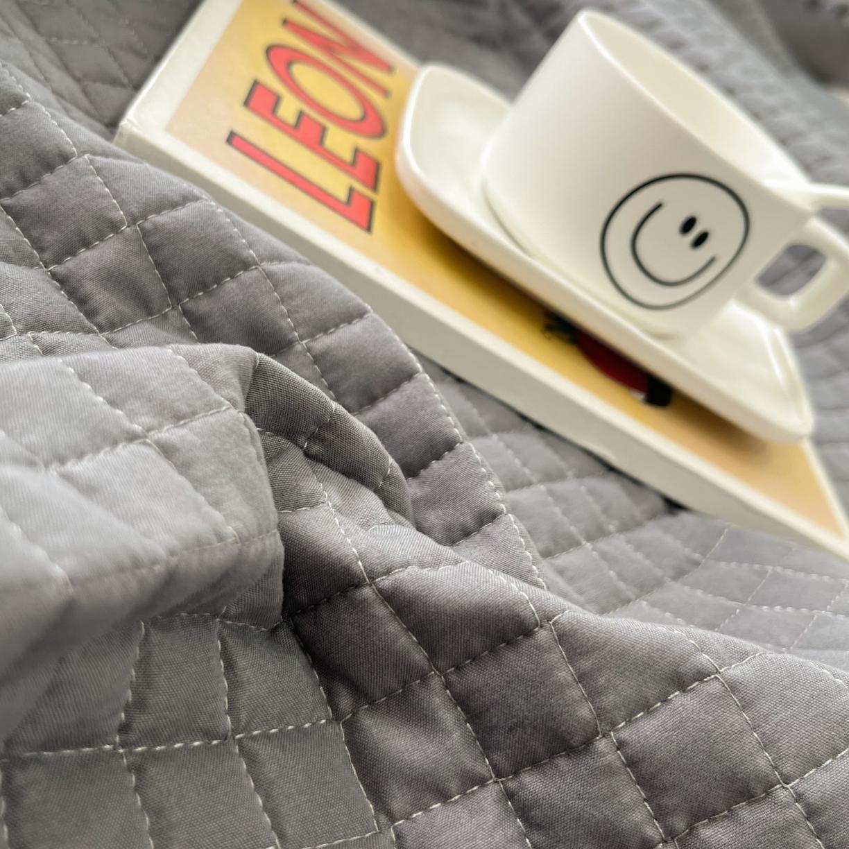 91家纺网 家纺一手货源 找家纺 乐卧 2026新款球球边水洗棉夏凉被-乐趣 冷银灰