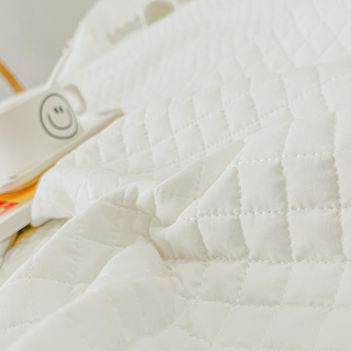 91家纺网 家纺一手货源 找家纺 乐卧 2026新款球球边水洗棉夏凉被-乐趣 奶油白