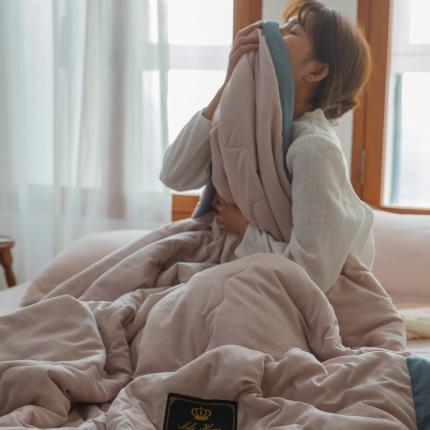 91家纺网 家纺一手货源 找家纺 U被家纺 2022新款皇冠大豆夏凉被【模特图】皇冠-白