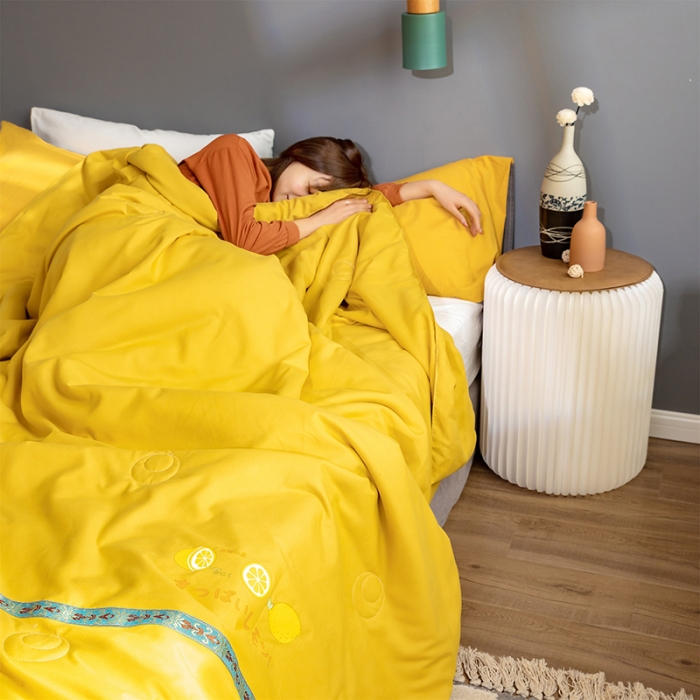 91家纺网 家纺一手货源 找家纺 vip被业 2022新款清香夏被 贵族黄