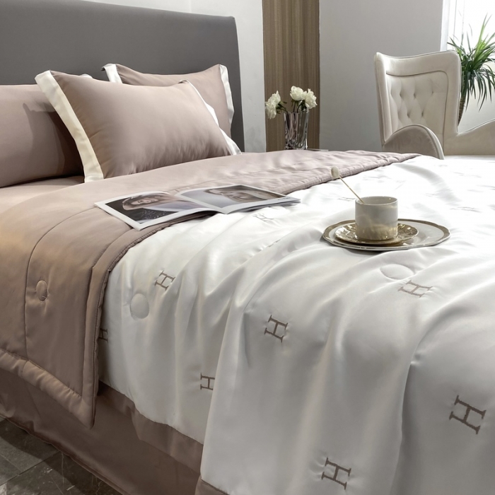 91家纺网 家纺一手货源 找家纺 优悦生活馆 2022新款冰丝夏被四件套 H-白卡其