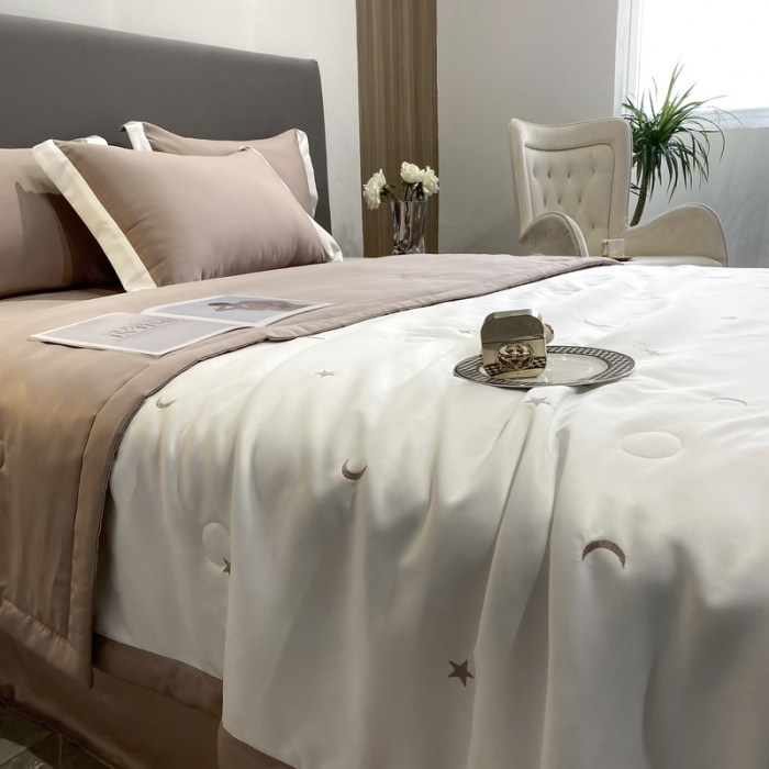 91家纺网 家纺一手货源 找家纺 优悦生活馆 2022新款冰丝夏被四件套 星月-白卡其