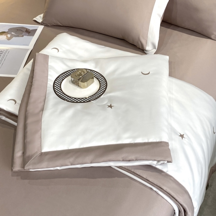 91家纺网 家纺一手货源 找家纺 优悦生活馆 2022新款冰丝夏被四件套 星月-白卡其