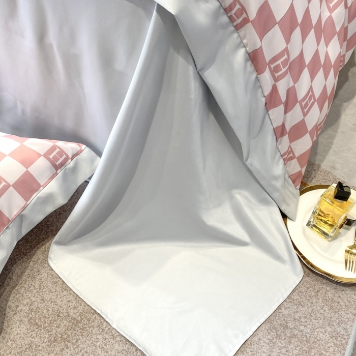 91家纺网 家纺一手货源 找家纺 优悦生活馆 2022新款棋盘格冰丝四件套 棋盘-粉