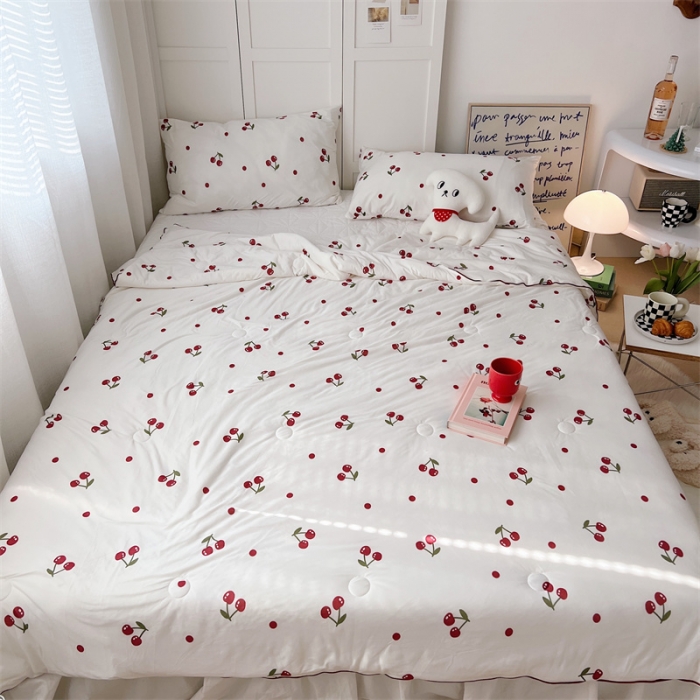 91家纺网 家纺一手货源 找家纺 星期八 2022新款卡通针织棉夏被 小樱桃