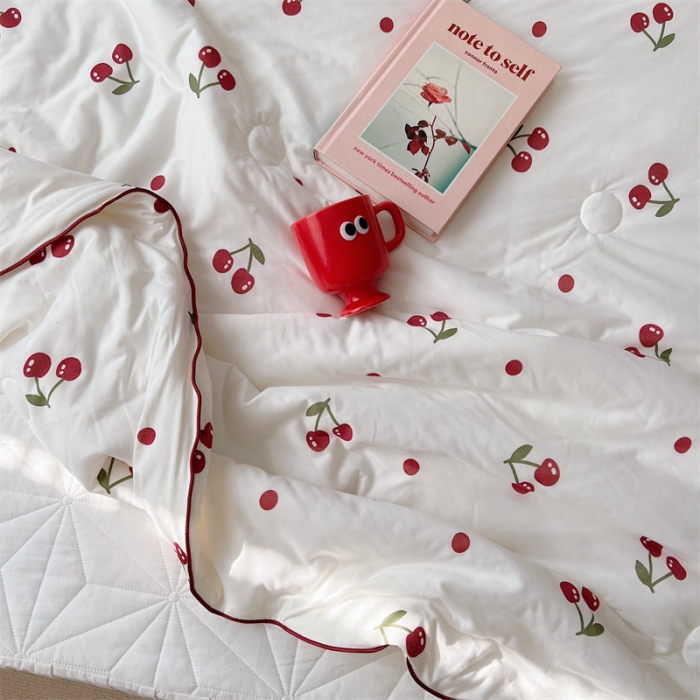 91家纺网 家纺一手货源 找家纺 星期八 2022新款卡通针织棉夏被 小樱桃