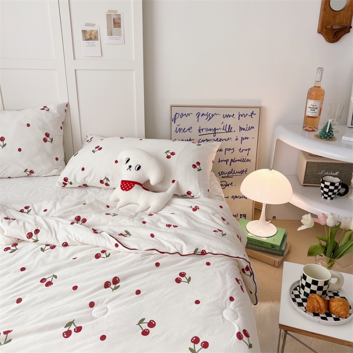 91家纺网 家纺一手货源 找家纺 星期八 2022新款卡通针织棉夏被 小樱桃