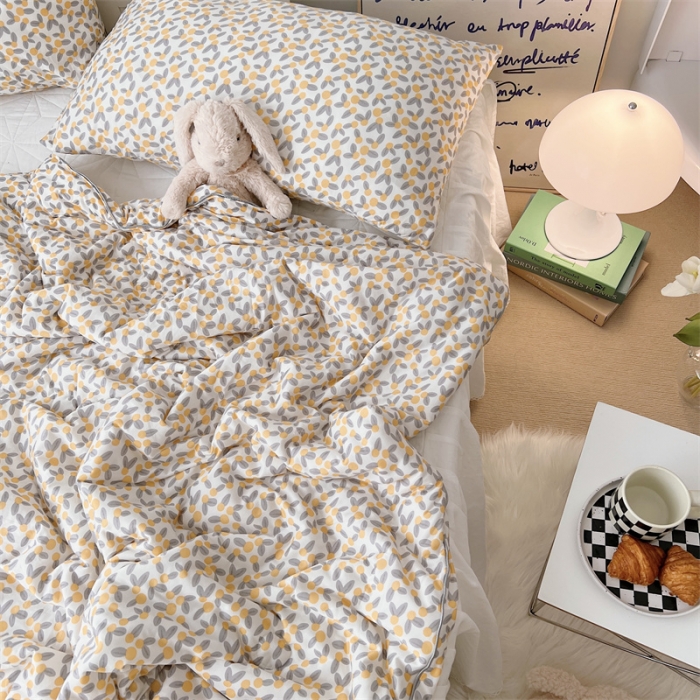 91家纺网 家纺一手货源 找家纺 星期八 2022新款卡通针织棉夏被 小橘子