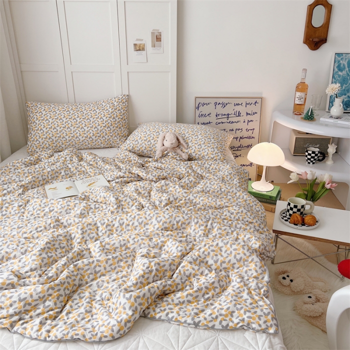 91家纺网 家纺一手货源 找家纺 星期八 2022新款卡通针织棉夏被 小橘子