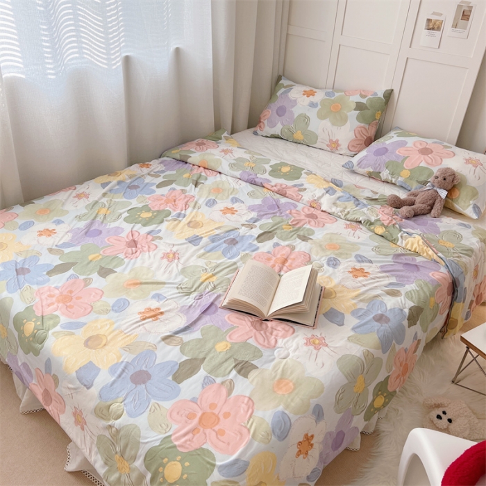 91家纺网 家纺一手货源 找家纺 星期八 2022新款卡通针织棉夏被 奶油花