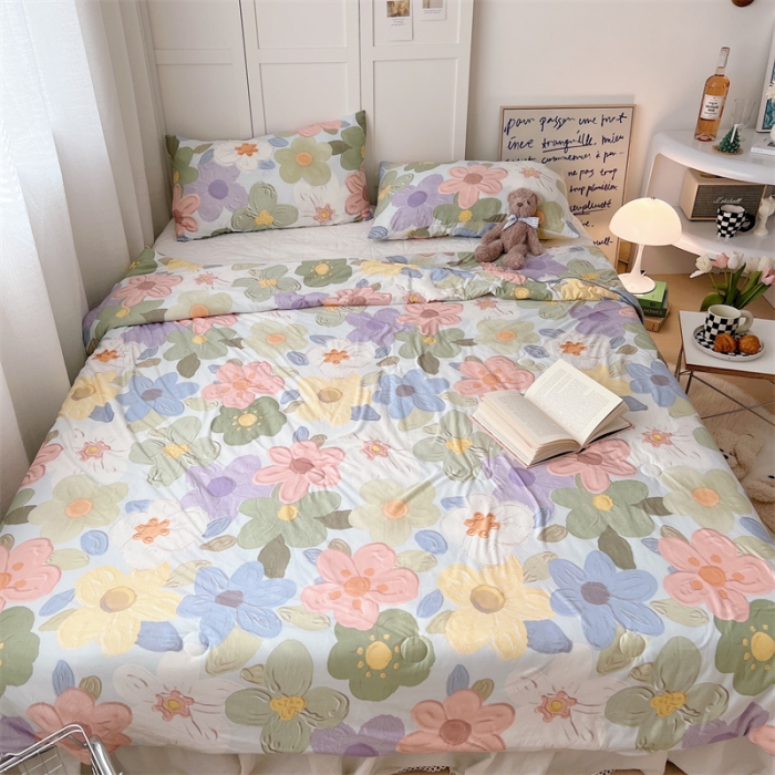 91家纺网 家纺一手货源 找家纺 星期八 2022新款卡通针织棉夏被 奶油花