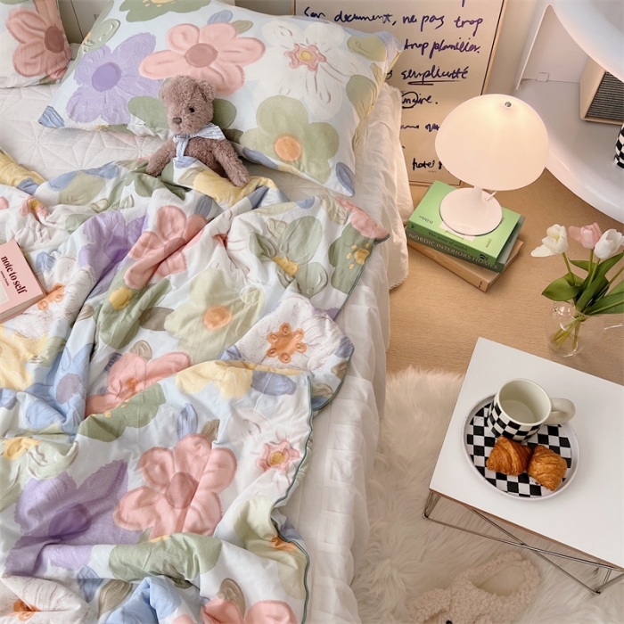 91家纺网 家纺一手货源 找家纺 星期八 2022新款卡通针织棉夏被 奶油花