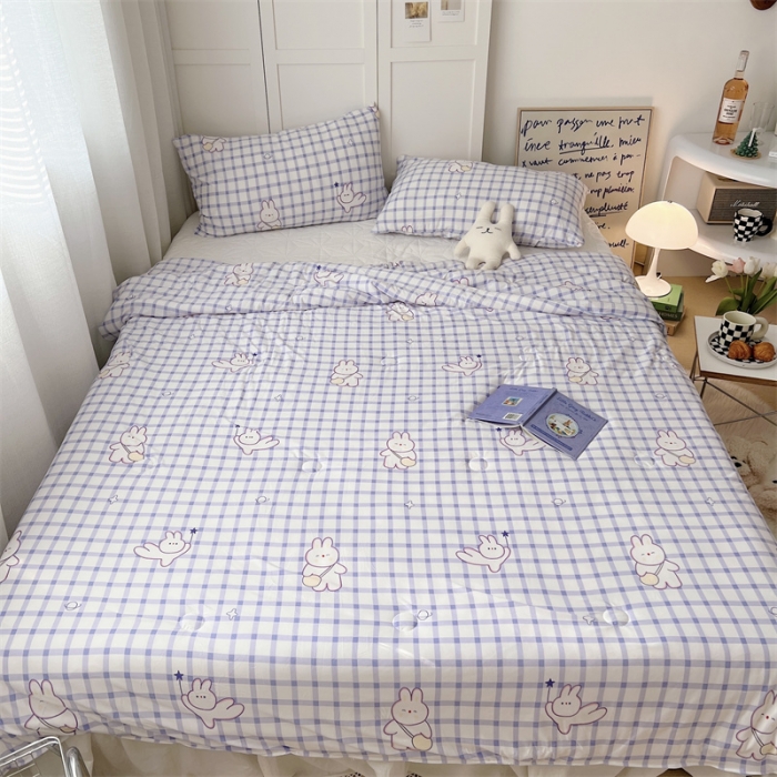 91家纺网 家纺一手货源 找家纺 星期八 2022新款卡通针织棉夏被 蓝格小兔