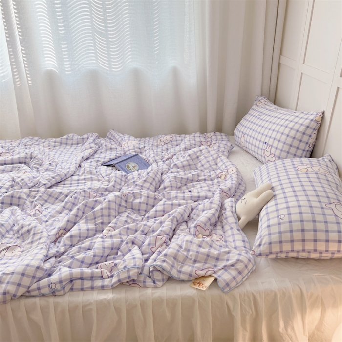 91家纺网 家纺一手货源 找家纺 星期八 2022新款卡通针织棉夏被 蓝格小兔